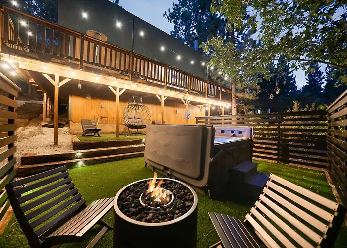 Pine Den Cabin: Arcade+Fire Pit+Bbq