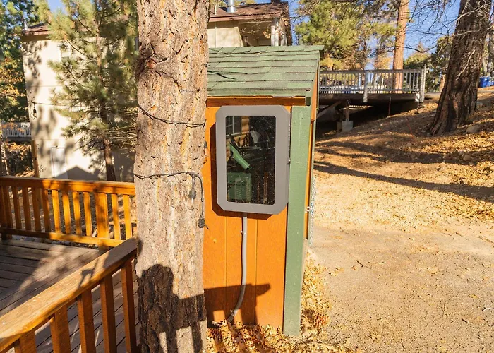 Pine Den Cabin: Arcade+Fire Pit+Bbq