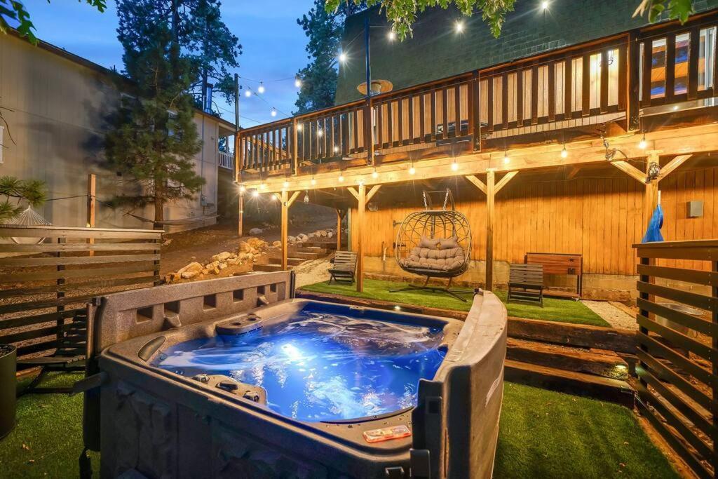 Pine Den Cabin: Arcade+fire Pit+bbq Holiday home