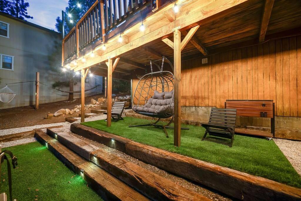 Pine Den Cabin: Arcade+fire Pit+bbq Holiday home Sugarloaf