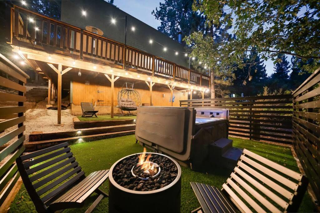 Pine Den Cabin: Arcade+fire Pit+bbq Holiday home *