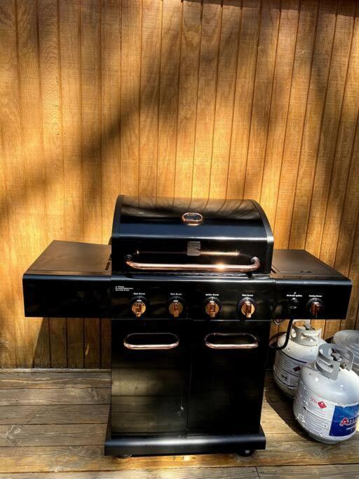 Holiday home Pine Den Cabin: Arcade+fire Pit+bbq *