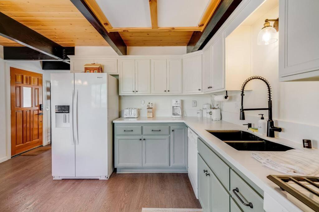 Pine Den Cabin: Arcade+fire Pit+bbq *