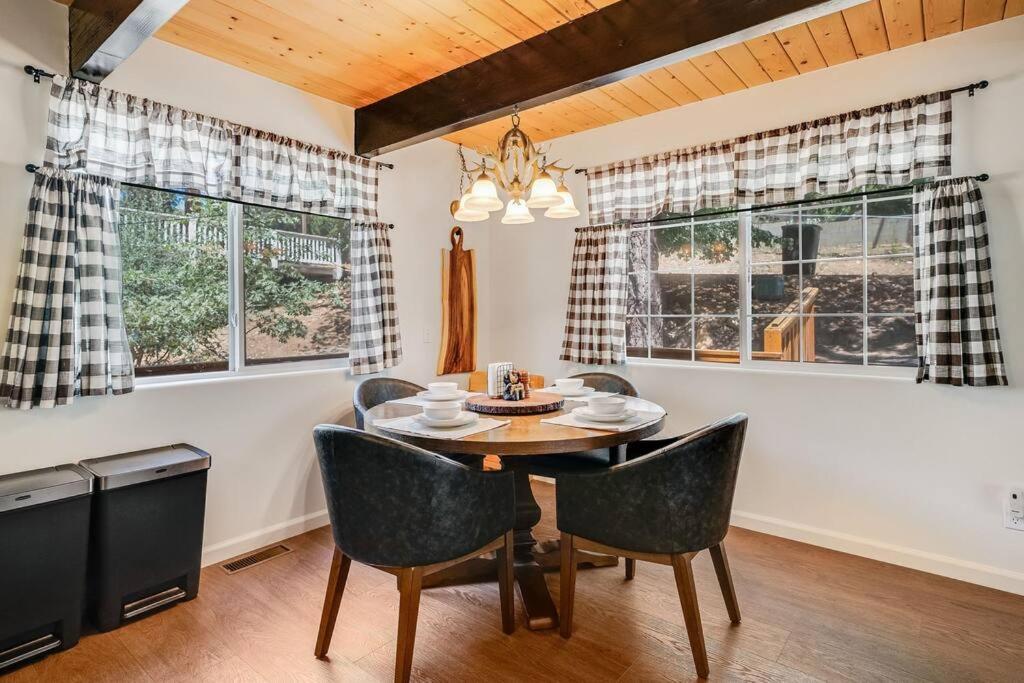 Pine Den Cabin: Arcade+fire Pit+bbq Casa vacanze *