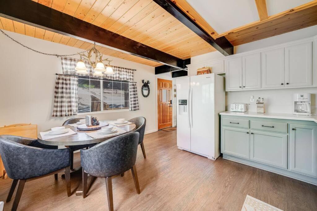 Holiday home Pine Den Cabin: Arcade+fire Pit+bbq Sugarloaf