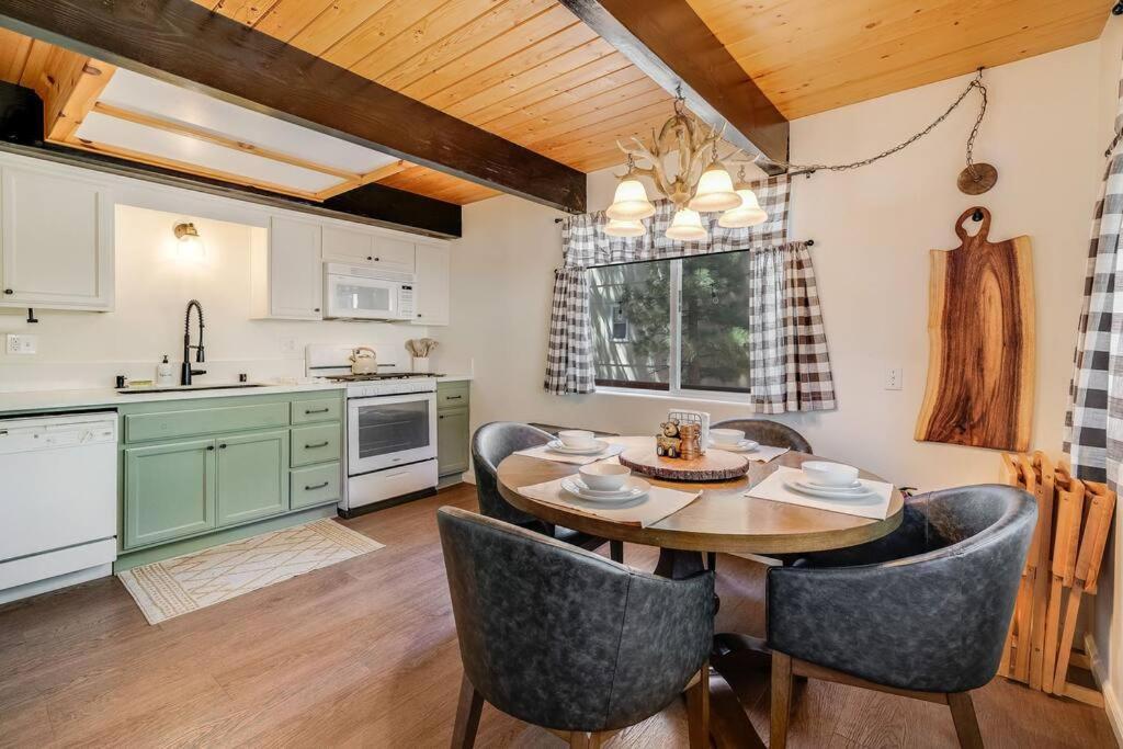 Pine Den Cabin: Arcade+fire Pit+bbq Casa vacanze Sugarloaf