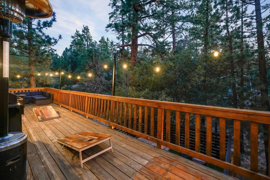 Pine Den Cabin: Arcade+fire Pit+bbq Holiday home Sugarloaf