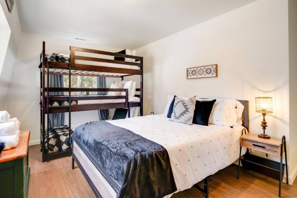 Pine Den Cabin: Arcade+fire Pit+bbq Casa vacanze *