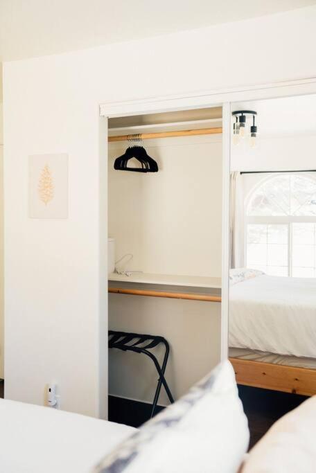 Pine Den Cabin: Arcade+fire Pit+bbq Holiday home Sugarloaf
