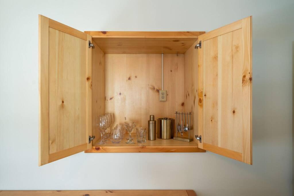 Pine Den Cabin: Arcade+fire Pit+bbq Holiday home Sugarloaf