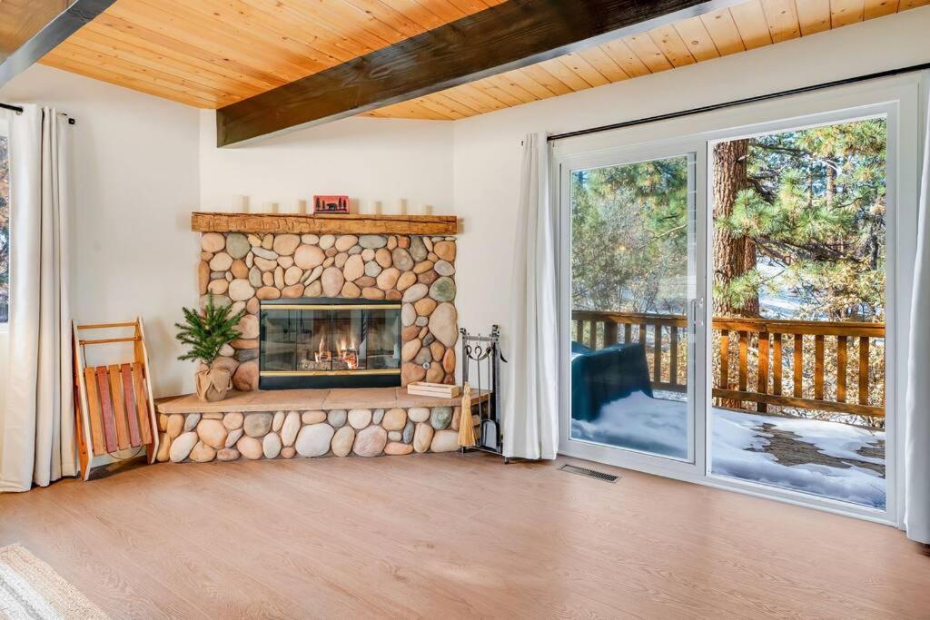 Holiday home Pine Den Cabin: Arcade+fire Pit+bbq *