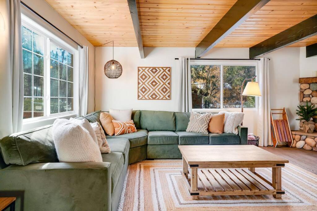 Pine Den Cabin: Arcade+fire Pit+bbq *