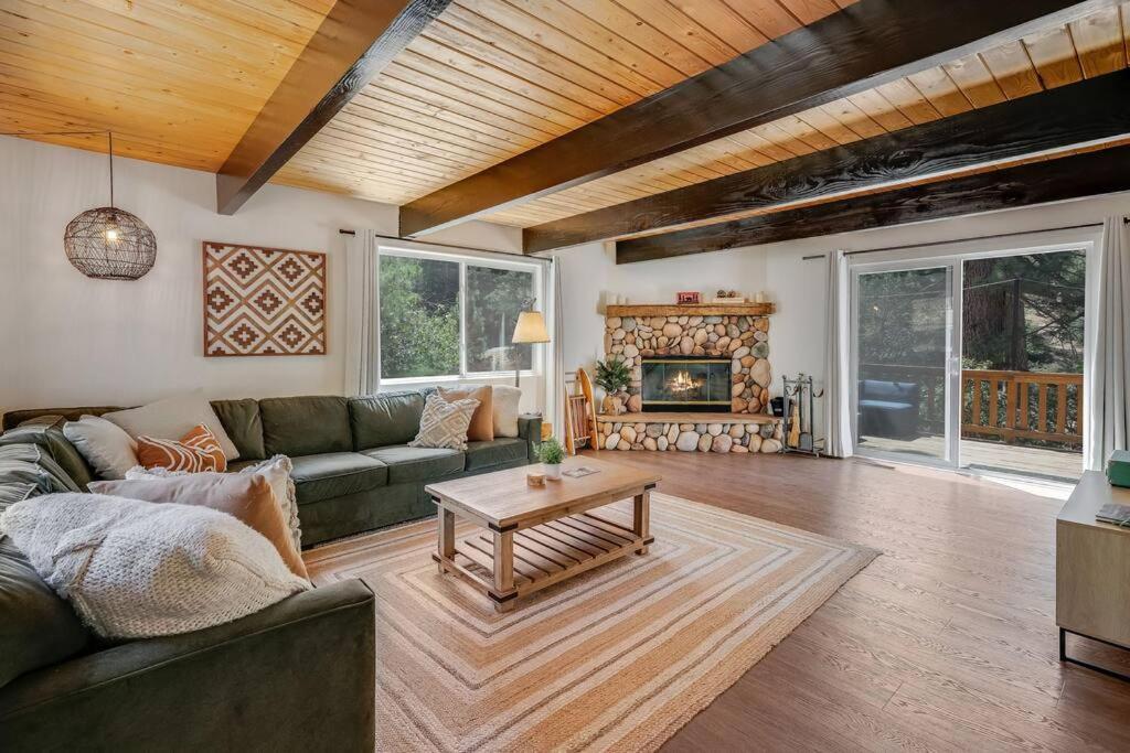 Pine Den Cabin: Arcade+fire Pit+bbq Sugarloaf