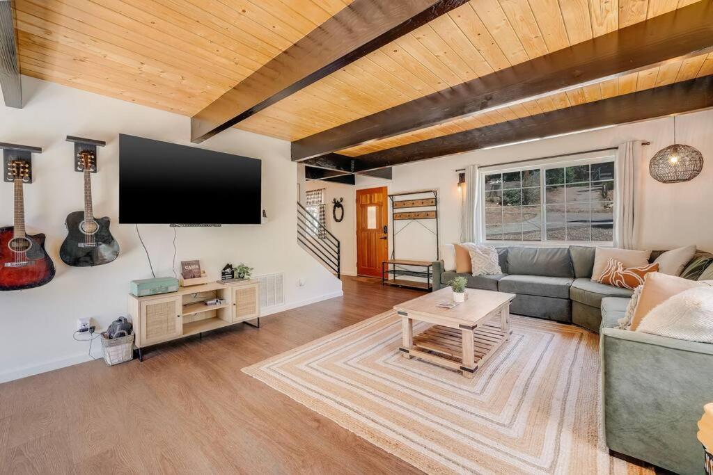 Pine Den Cabin: Arcade+fire Pit+bbq Sugarloaf